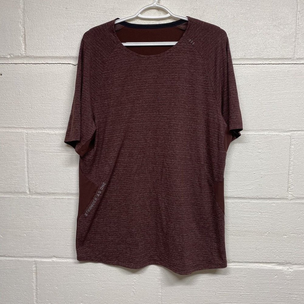 Lululemon Stronger As One Mens Maroon Short Sleeve Shirt Size Large